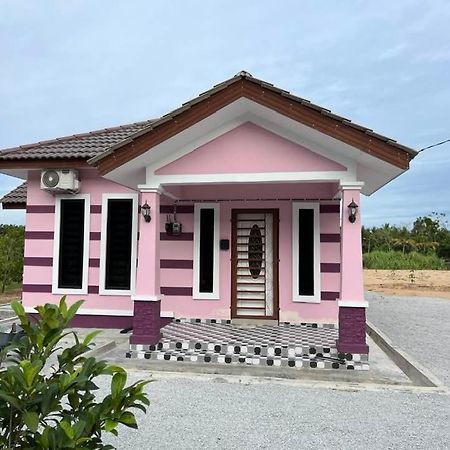 Homestay Armand Pengkalan Balak Melaka Masjid Tanah Exterior photo