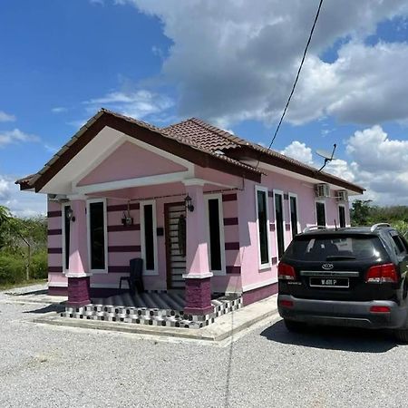 Homestay Armand Pengkalan Balak Melaka Masjid Tanah Exterior photo