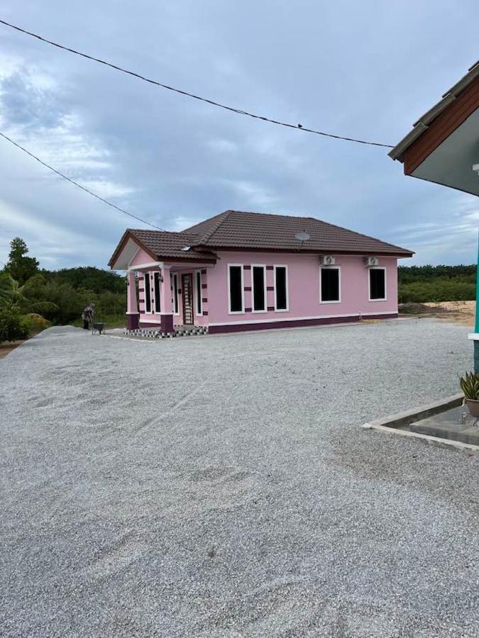 Homestay Armand Pengkalan Balak Melaka Masjid Tanah Exterior photo